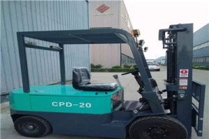 倉(cāng)儲(chǔ)電動(dòng)叉車廠家的辦法之選擇合適叉車的技巧