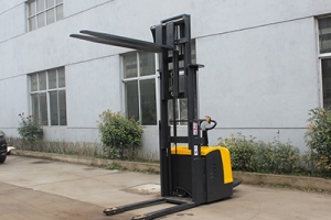 全電動(dòng)搬運(yùn)堆高車對工作人員有什么好處？