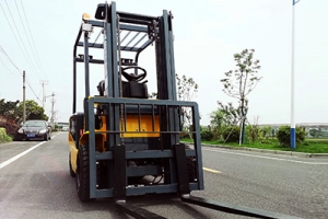 如何用儀器檢測(cè)電動(dòng)叉車(chē)的故障？