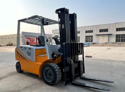 如何駕馭叉車，專注安全輕松完成工作？
